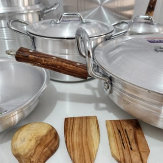 Cookware Set with Lids and Wooden Utensils 15 Pc's 5