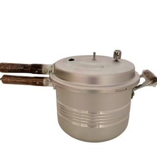 Pressure Cooker with Wooden-Style Handles 11-Liter 1
