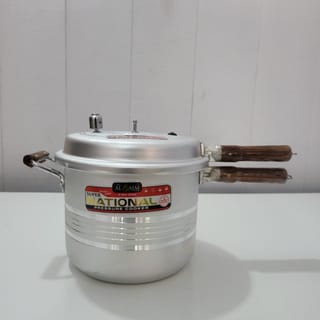 Pressure Cooker With Wooden Hnadles 13 Liter 5
